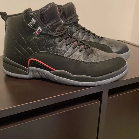 Nike AirJordan Retro 12 - Picture 12 of 15